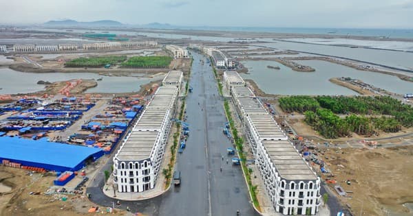 Những dãy nhà phố hiện đại dần hình thành tại siêu dự án lấn biển Cần Giờ