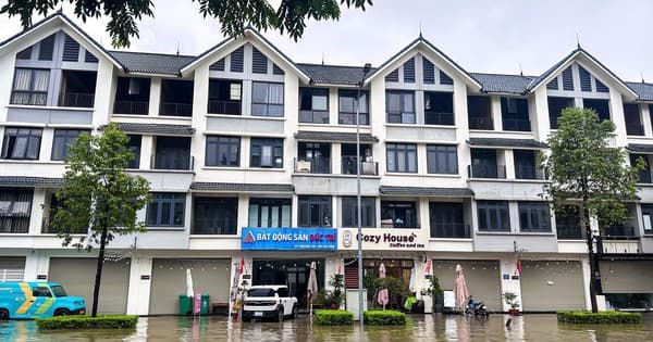 Thay bạn đi xem nhà ngày mưa: Hinode Royal Park ngập sâu, An Khánh bị chia cắt, loạt tuyến đường chìm trong biển nước