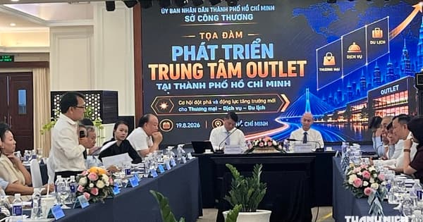 Thương mại, du lịch TP.HCM cần 'c&uacute; h&iacute;ch' từ outlet