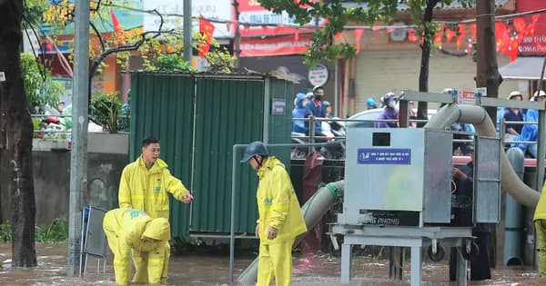 Đợt mưa hơn 500 mm tạo trên 40 điểm ngập, thử thách hạ tầng thoát nước Hà Nội