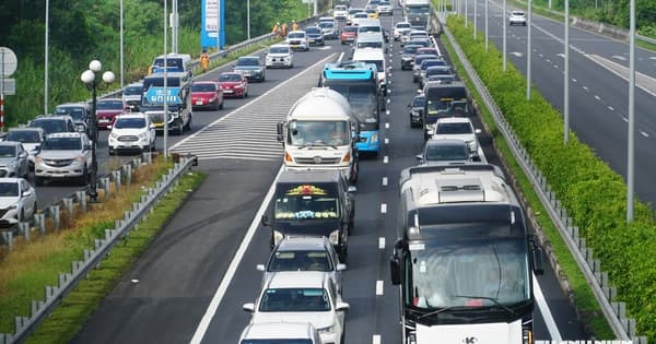 Lần đầu ti&ecirc;n cao tốc TP.HCM - Long Th&agrave;nh tạm đ&oacute;ng 1 chiều để đ&oacute;n d&ograve;ng xe đổ về sau lễ