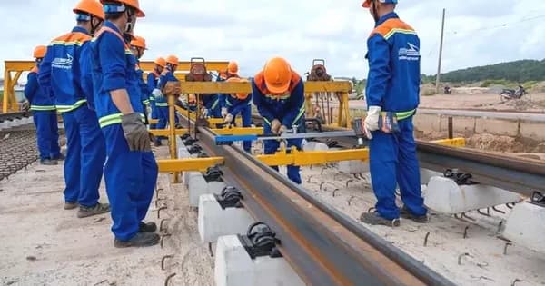 Tăng tốc lắp ray tàu điện đầu tiên ở Phú Quốc