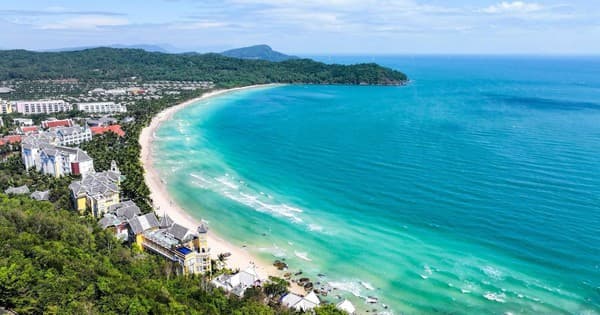 Việt Nam sở hữu “thiên đường biển xanh cát trắng nắng vàng”, được cả Vingroup và Sun Group tới làm khu nghỉ dưỡng, công viên bán hoang dã, sân bay và tuyến cáp treo 3 dây dài nhất thế giới