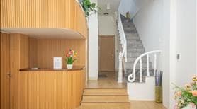 Tòa nhà cho thuê căn hộ dịch vụ khu vực phố Nhật, phố Linh Lang - Ảnh 2