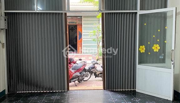 Cho thuê nhà mặt tiền nguyên căn đường Nguyễn Trung Trực, DT 5x16m, 1 trệt 2 lầu, vị trí trung tâm