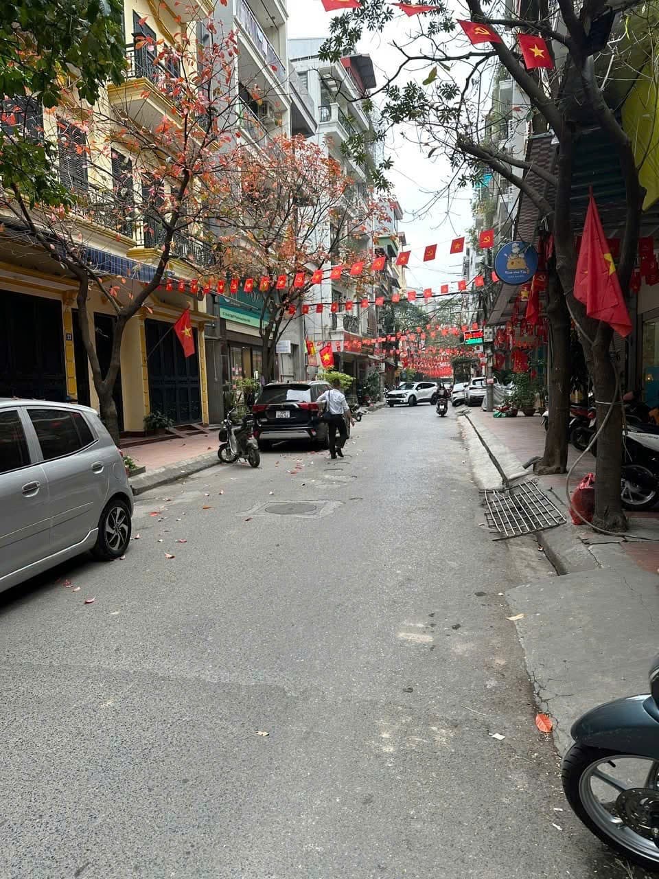 Cho thuê nhà VỈA HÈ - Ô TÔ Pháo Đài Láng, Đống Đa 100M X 5T giá 35 triệu - Ảnh 2