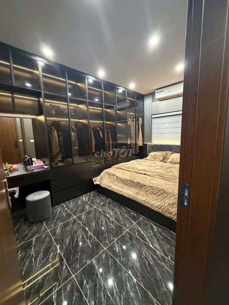 Hơn 4 tỷ Tập thể Tôn Thất Tùng, 75m 2 ngủ, full nội thất, sổ đỏ TO đẹp - Ảnh 3