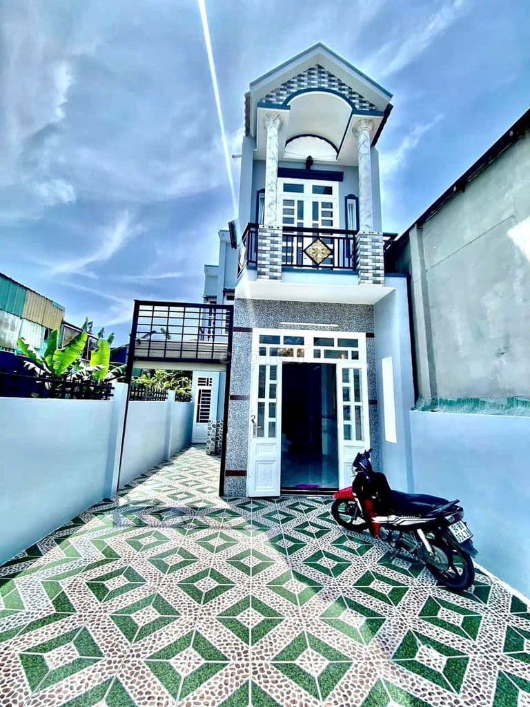 BÁN GẤP NHÀ LẦU 100M SHR 1/NGUYỄN THỊ SÁU , XÃ THỚI TAM THÔN , HÓC MÔN