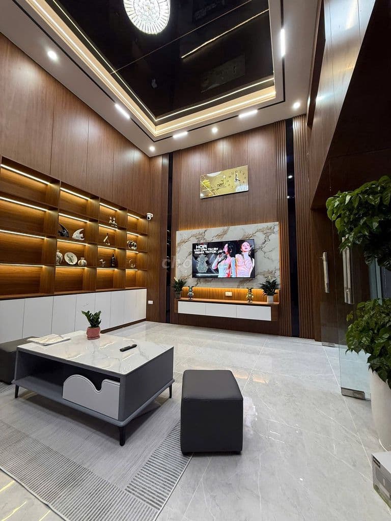 Cần gấp nhà Tôn Đức Thắng, giá mềm, nhà đẹp, ở thoáng, xe SH quay đầu