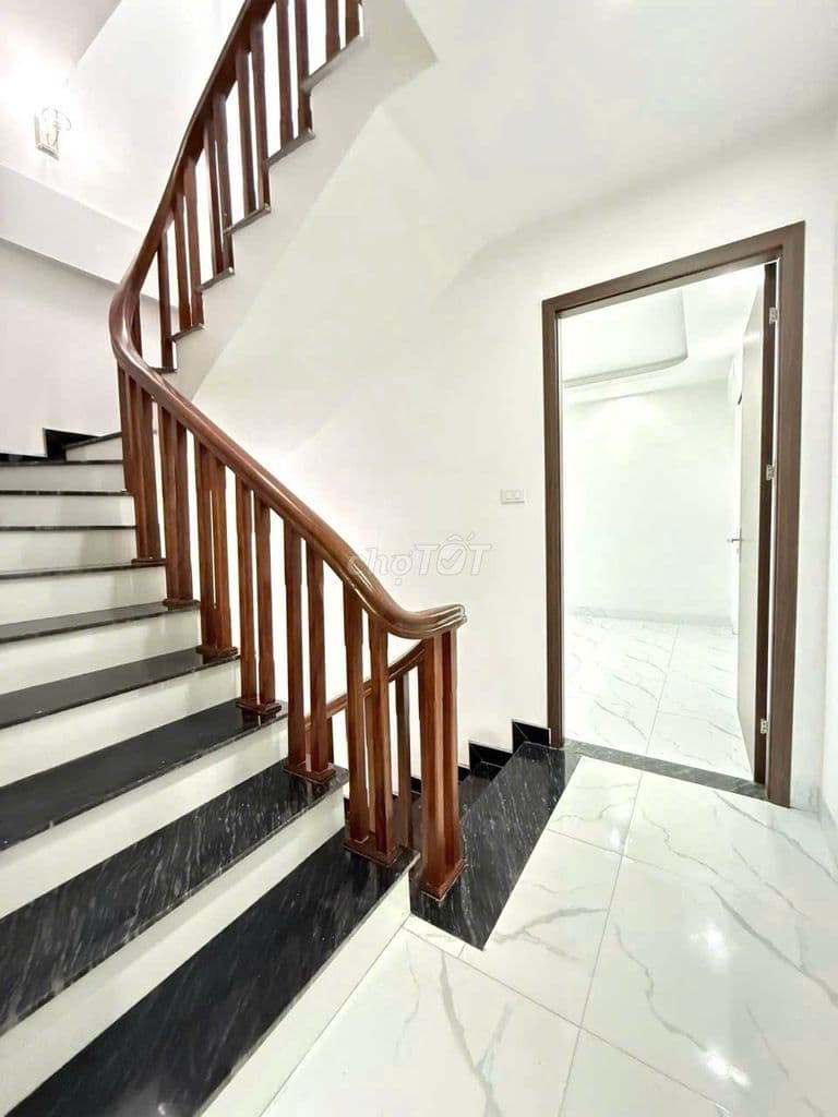 Bán Nhà mới xây , Ô tô đỗ cửa Quang Lãm , 43m , 5 tầng , 6 PN - Ảnh 3