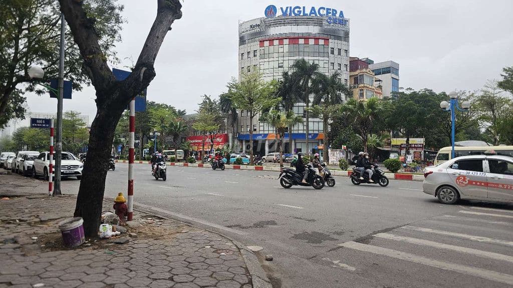 Hoàng Quốc Việt Cầu Giấy 44,8Ty 110m2 Mặt Tiền 7,8m sổ A4