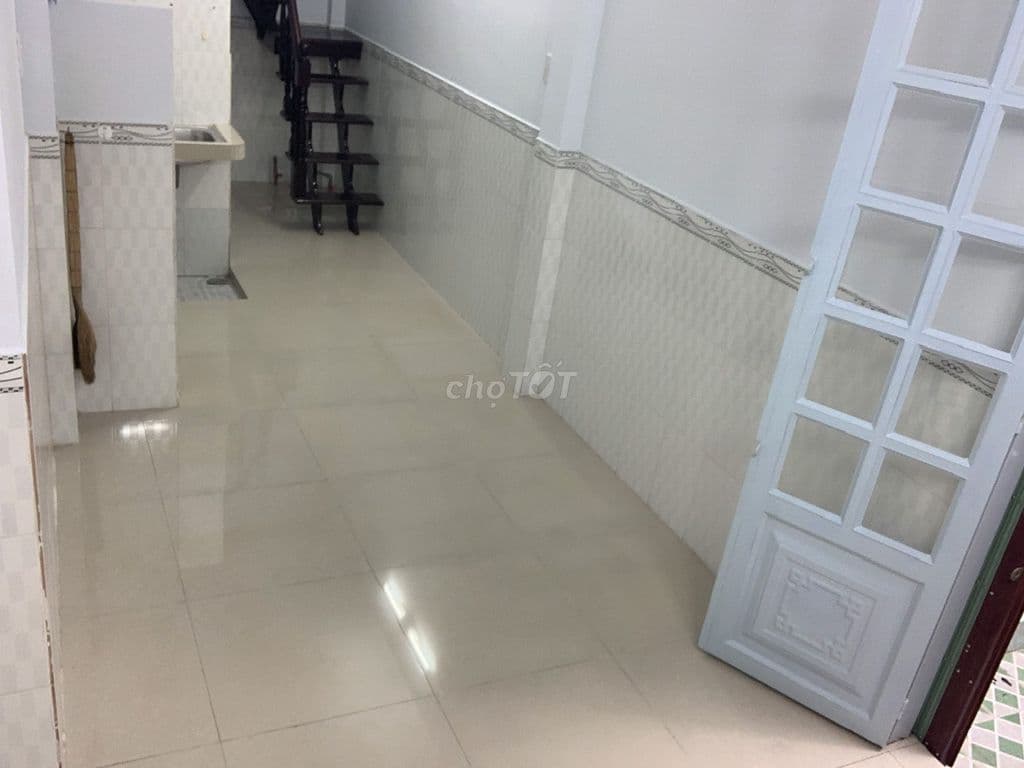 Nhà thon gọn gần chợ 200 ngay trung tâm Q4