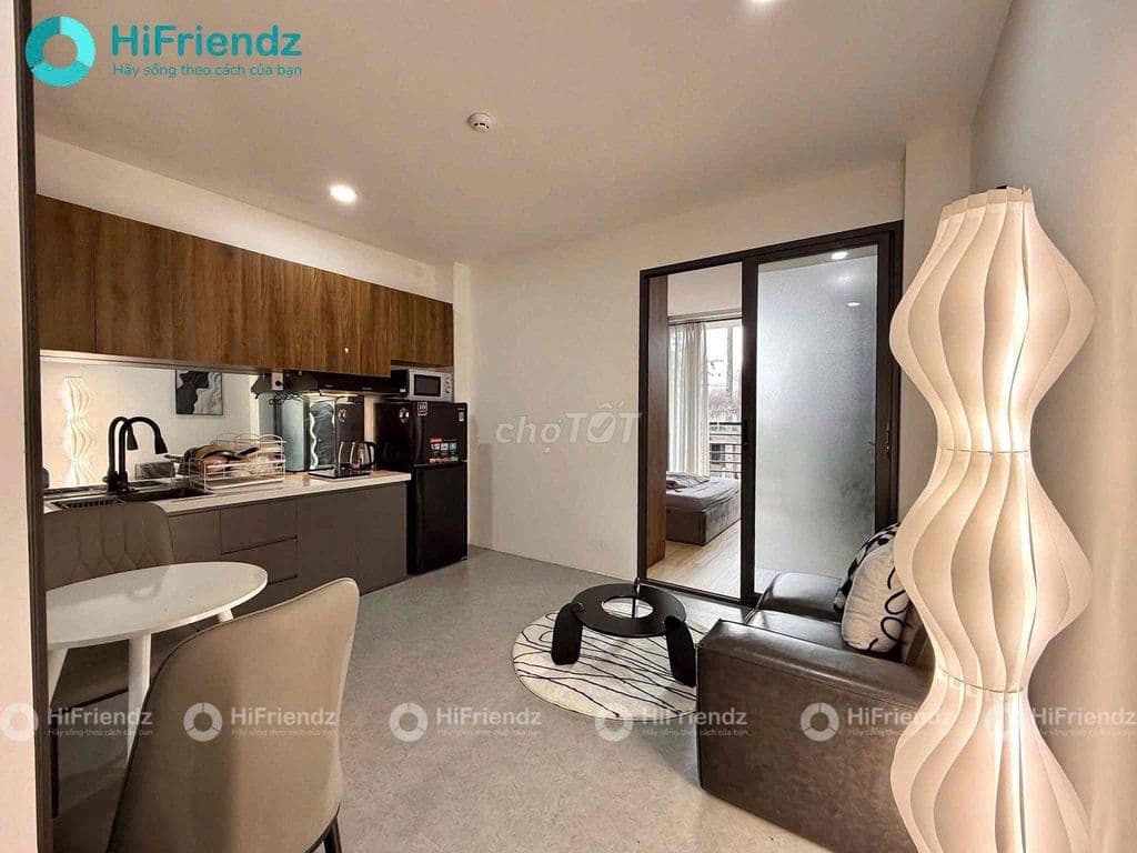 Căn hộ cao cấp toạ lạc tại Thảo Điền - gần cầu Sài Gòn ban công thoang