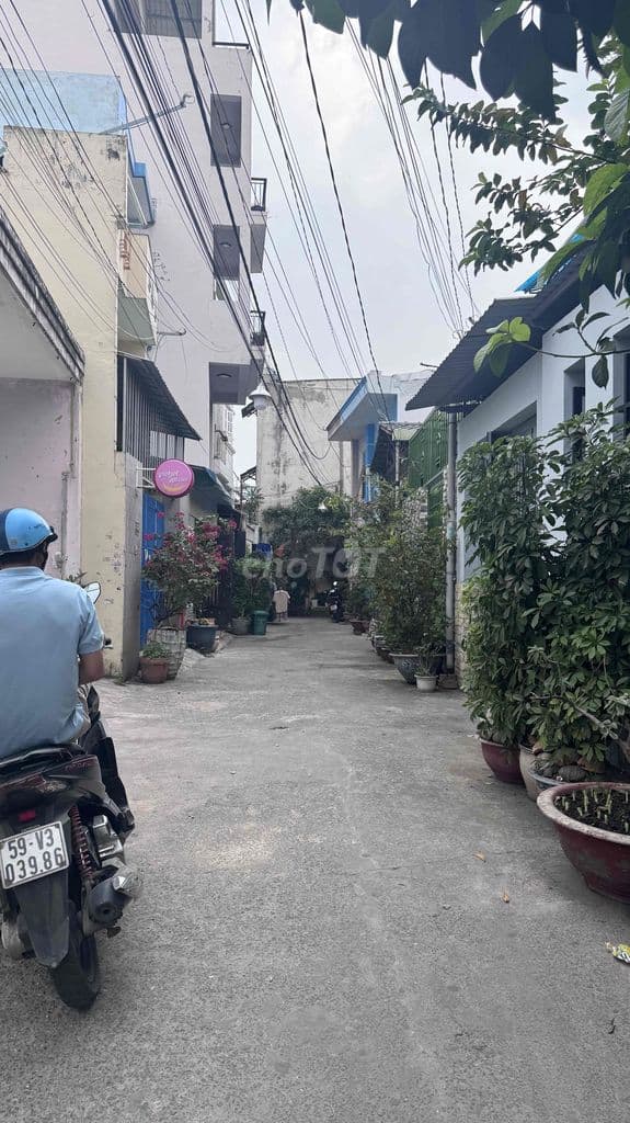 đất bán hẻm xe hơi đường song hành p dht q12