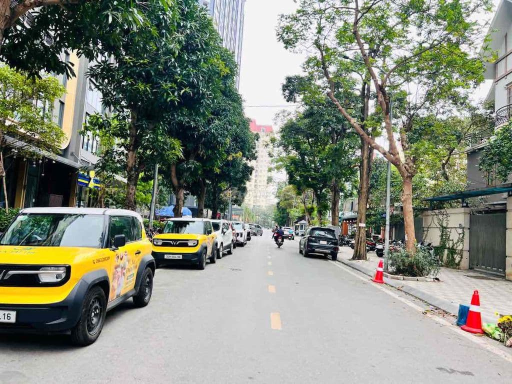 LÔ GÓC Mặt Tiền 30m Phố Duy Tân - Kinh Doanh - 210M2 x 100 TỶ. - Ảnh 2