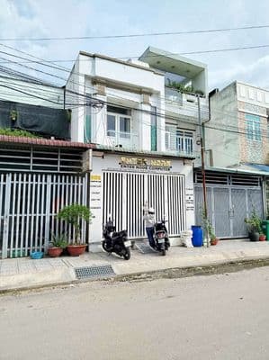 Cho thuê nhà ở mặt tiền lớn có thể kinh doanh hoặc làm văn phòng