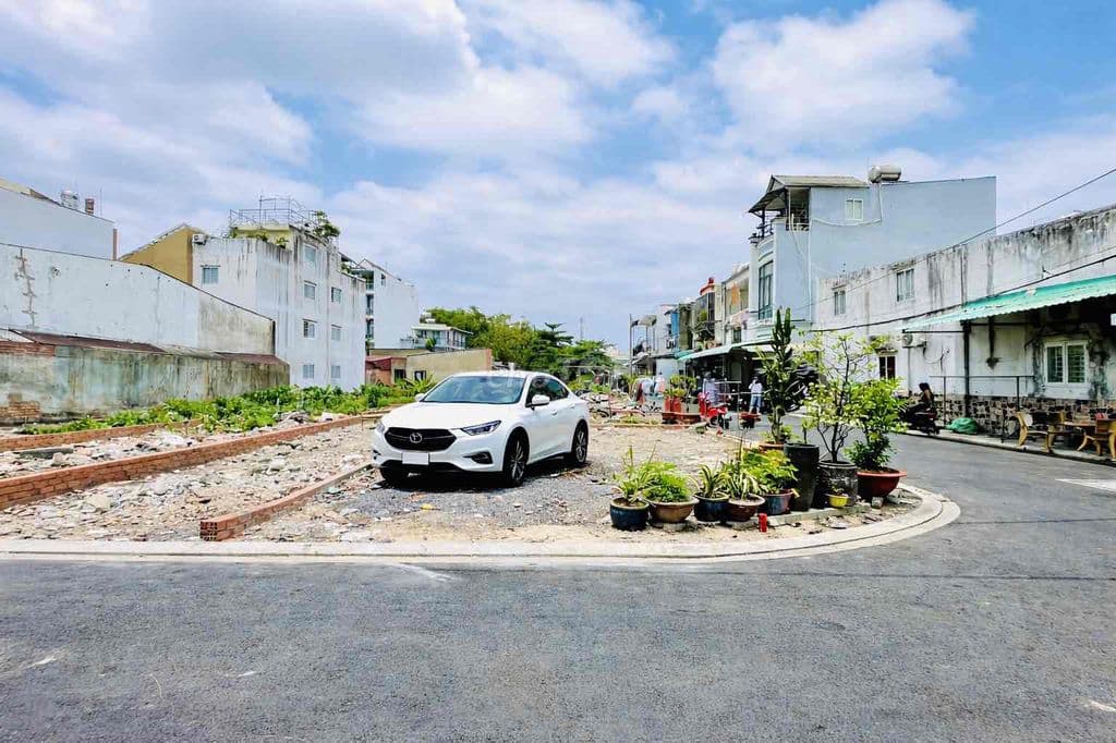 BÁN ĐẤT SÁT MT PHAN VĂN HỚN - 70m2 - HẺM XE HƠI - 4.x TỶ