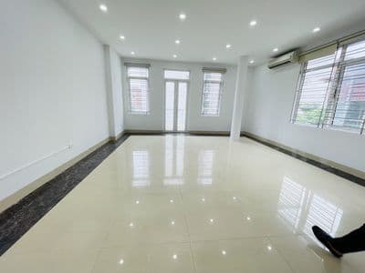 Cho thuê văn phòng Phố Phạm Tuấn Tài 75m2 –2 mặt thoáng, giá chỉ 16tr