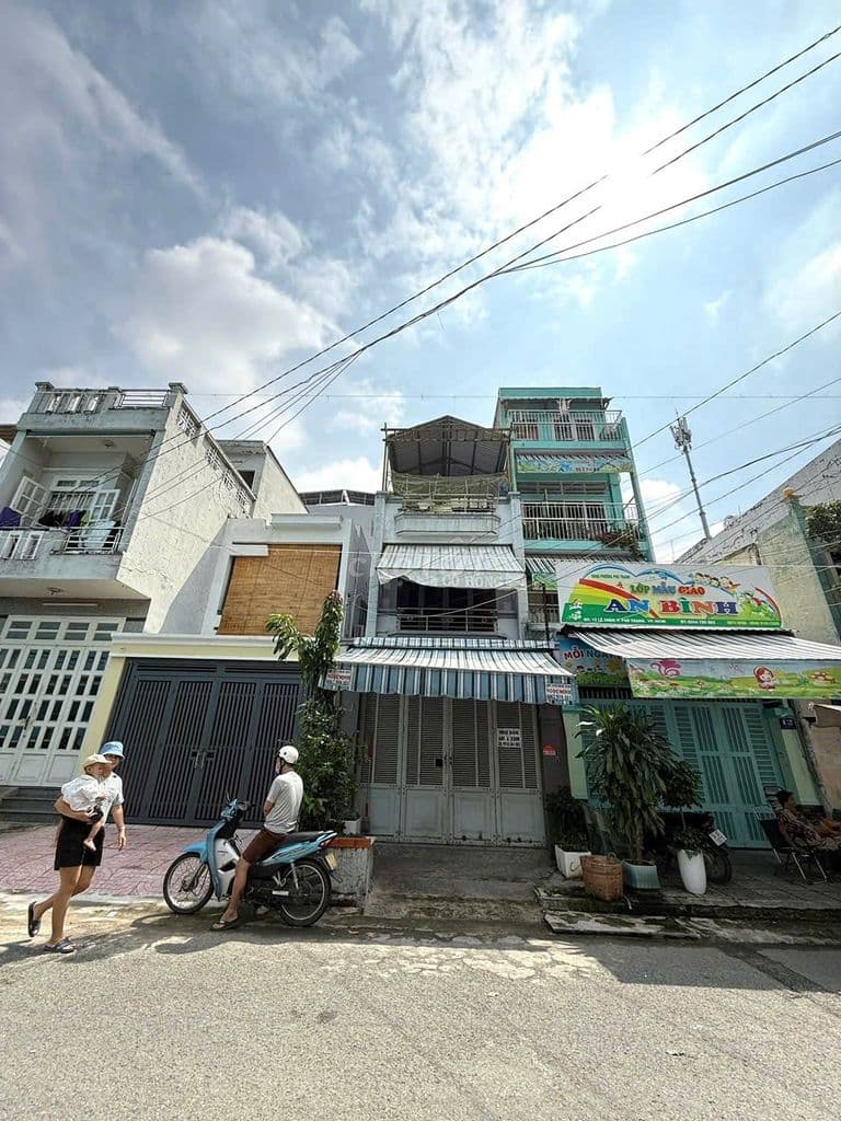 Bán nhà MT Lê Thận giáp Q11, 9,2 tỷ, 4x20m 3 tầng khu VIP Tân Phú