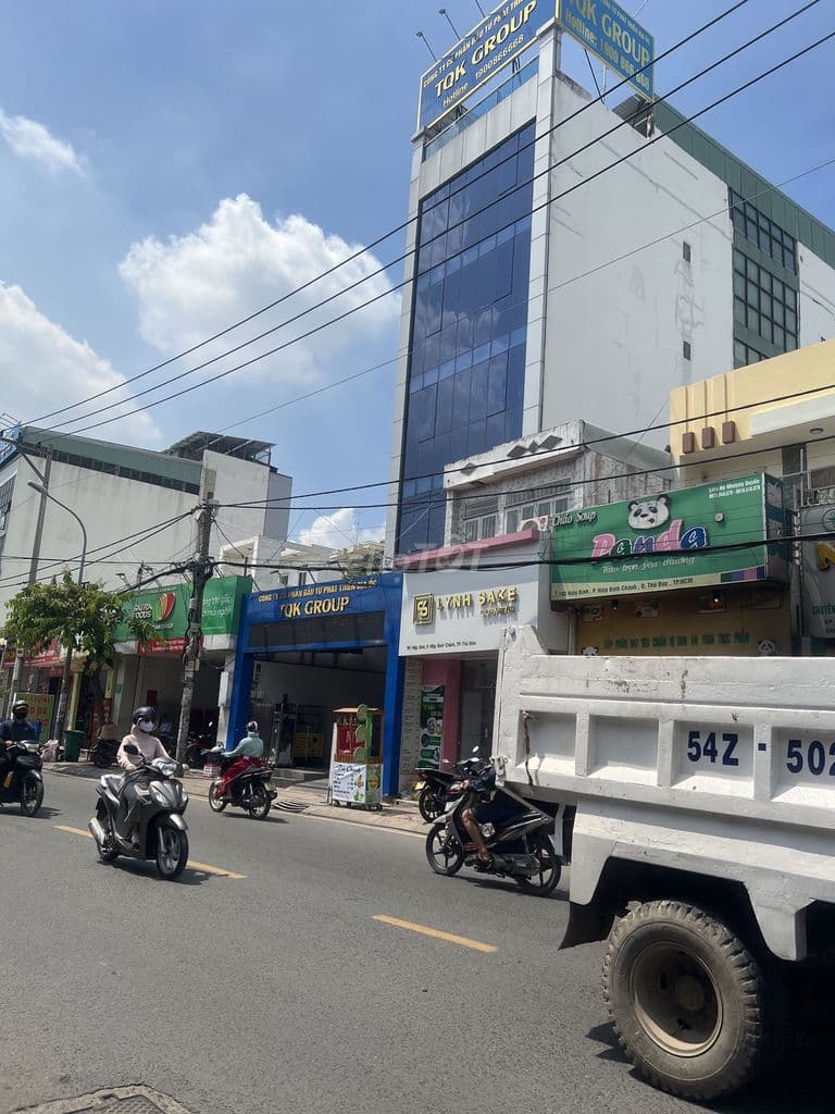 cần bán gấp nhà 3 tầng 120m2 mặt tiền đường Hiệp Bình , HBC Thủ Đức