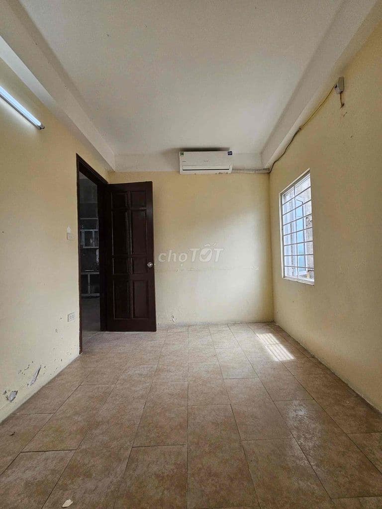 Bán CCMN cách Nguyễn Trãi 300m, DT 60m2, 2 ngủ giá 2 tỷ. - Ảnh 2