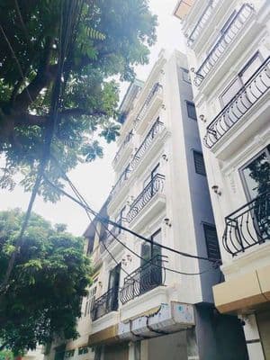 CHO THUÊ NHÀ NGUYÊN CĂN 6 TẦNG ĐỨC GIANG,THANG MÁY - Ô TÔ ĐỖ CỬA
