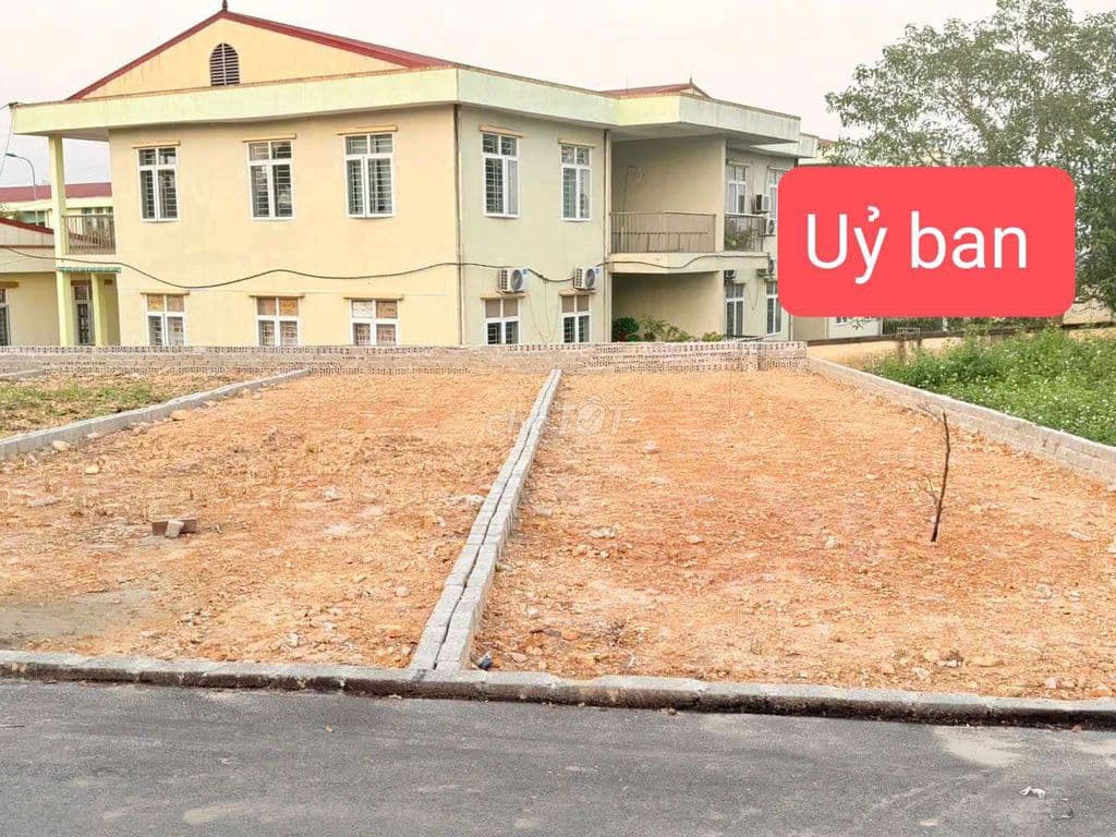 Bán 2 lô đất Chúc Sơn Chương Mỹ cạnh ủy ban giá 2 tỷ 3