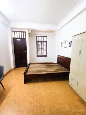 Cho thuê nhà nguyên căn ngõ 146 Trung Kính - 40m x 5 tầng. Giá 17tr/th