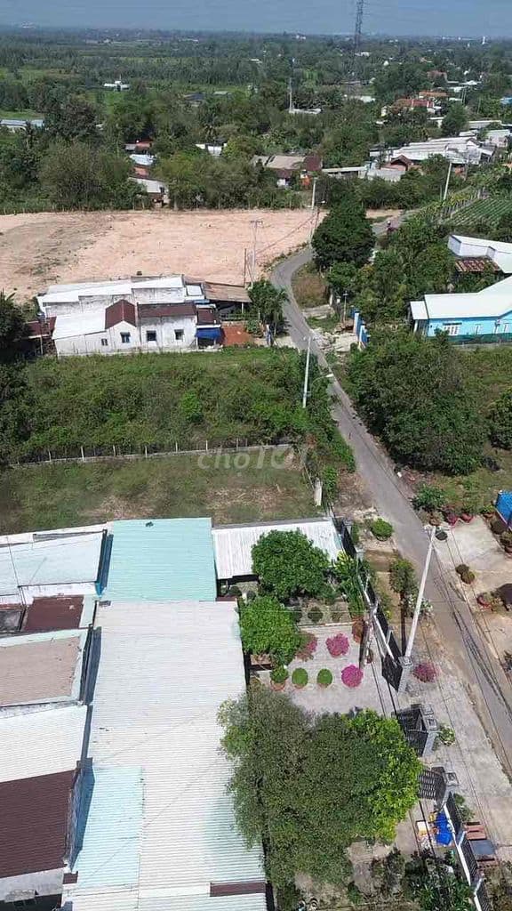 900m2 ĐẤT XÂY BIỆT THỰ NỞ HẬU 18M SỔ SẲN MT Đ CÂY TRÔM 550tr - Ảnh 3