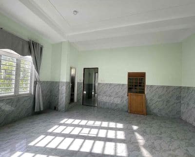 Cho thuê nhà 3 tầng 2 MT Đô Đốc Lộc - Hoà Xuân