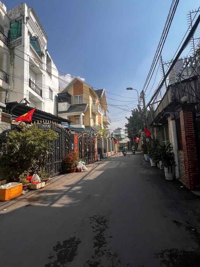 Đất đẹp khu dân cư đông đúc, đường Nguyễn Thị Định