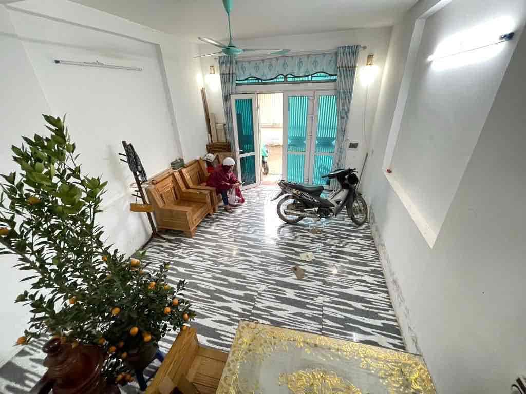 cần bán gấp nhà mặt ngõ Ô To Tránh - Ảnh 3