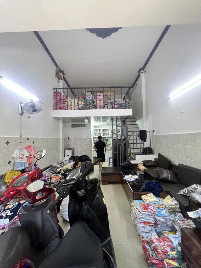 Nhà 3 tầng xe hơi đậu cửa, đối diện C/c Celadon. - Ảnh 2