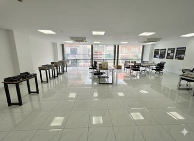 (Giá sốc) VP 90m2 - Mặt trước View full kính