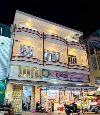 Mặt tiền kinh doanh Phan Văn Vàng gần chợ Châu Đốc đông khách du lịch