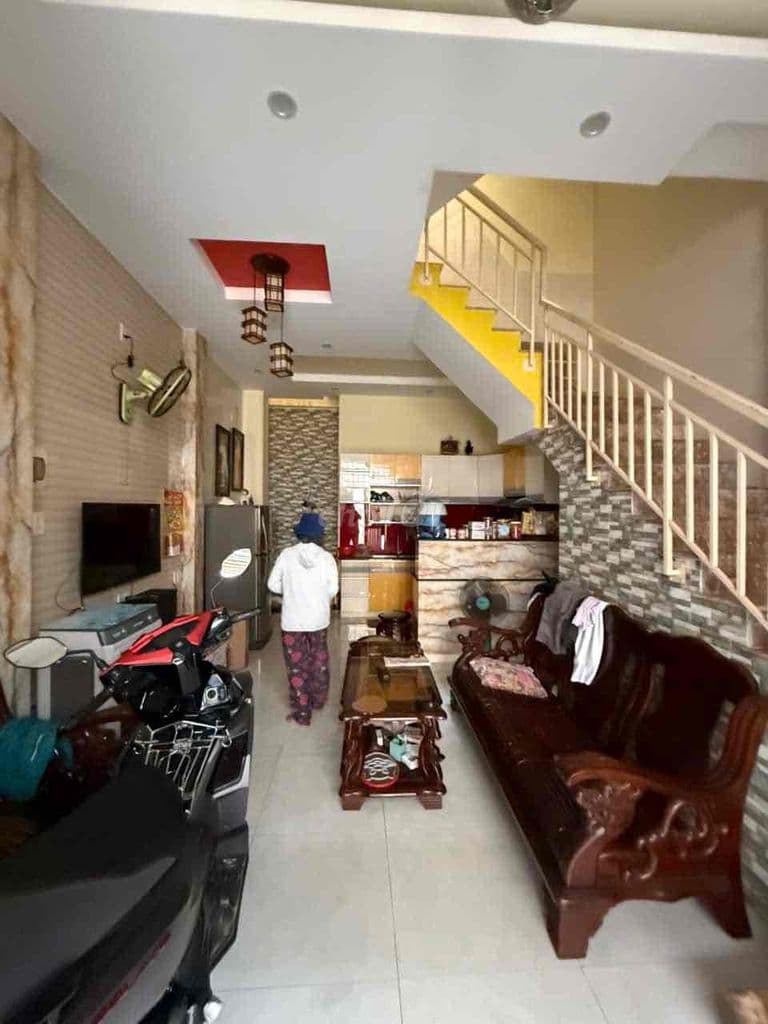 Nhà Hẻm 3.5m Ngay ngã tư Bảy Hiền, DT: 4.5x9.6, 3 tầng - Ảnh 3