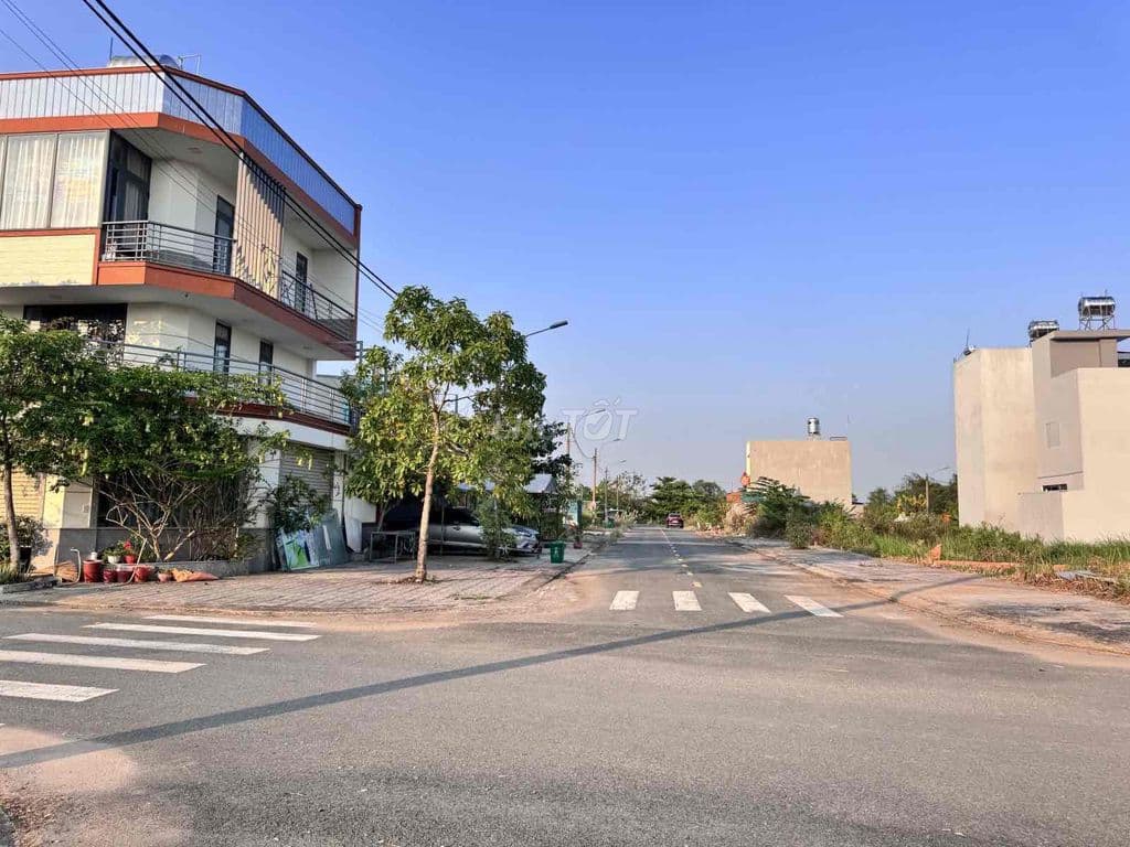 CHỈ 2.33TỶ - 53M2 (5.2 x 10.2) - ĐƯỜNG NHỰA 10M - XÂY DỰNG 6 TẦNG - GẦ