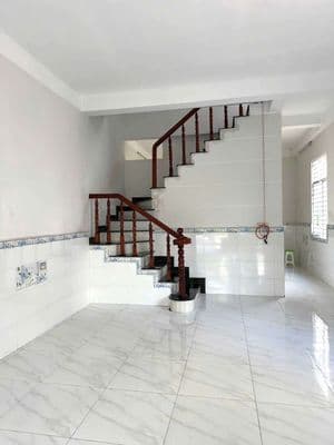 CHO THUÊ NHÀ TRỆT LẦU ĐẸP - GÓC HẺM HÔNG - KDC HOÀNG QUÂN - TRƯỜNG FPT
