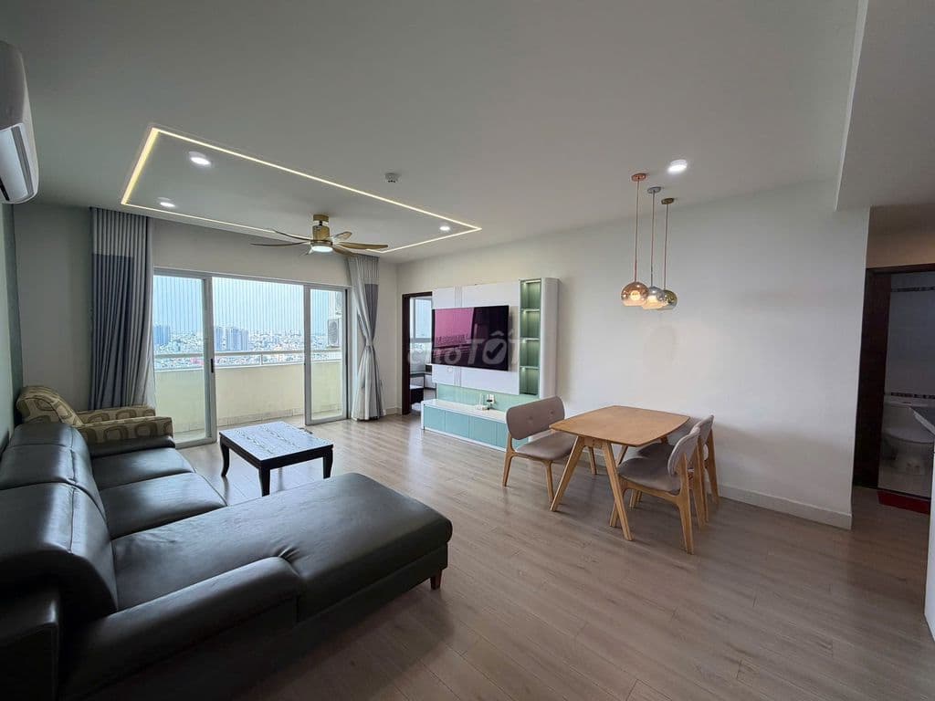 Cần bán căn hộ Hùng Vương Plaza, 3PN, thiết kế nội thất cao cấp