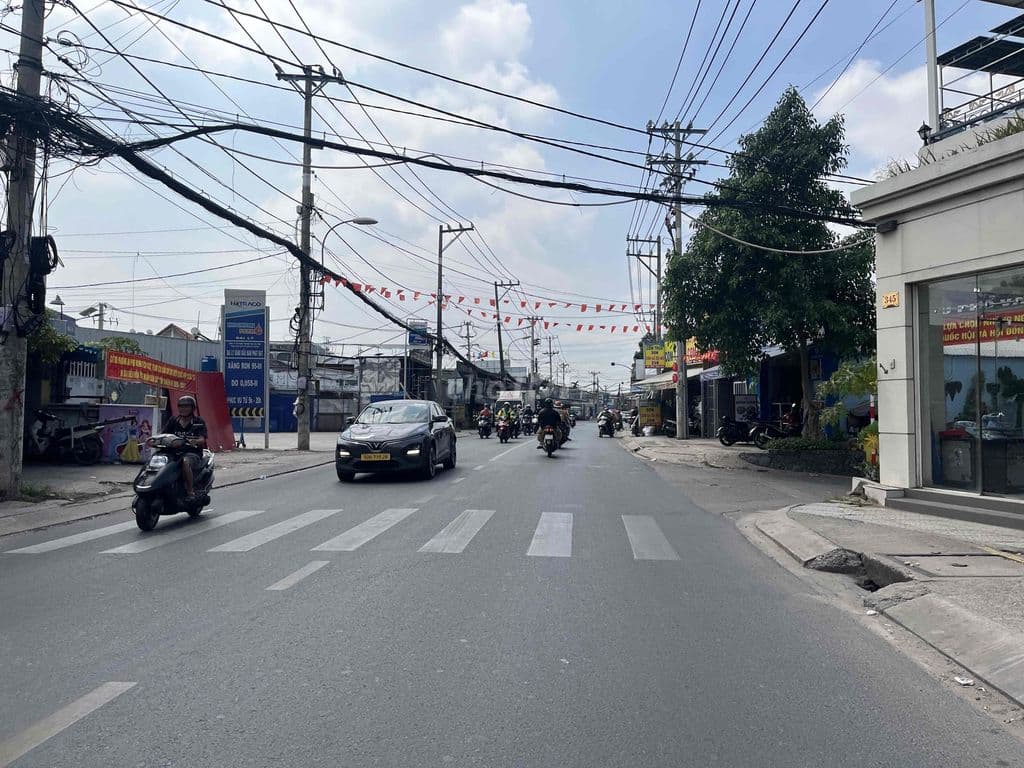 Nhà bán nguyễn oanh - hà huy giáp dt 4.2 *22m