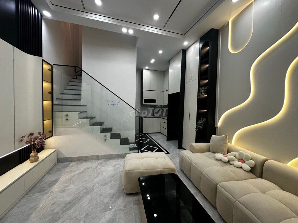 Nhà đẹp Lò Đúc - 5 tầng 6 ngủ thang máy - Sân để xe riêng - Lô góc