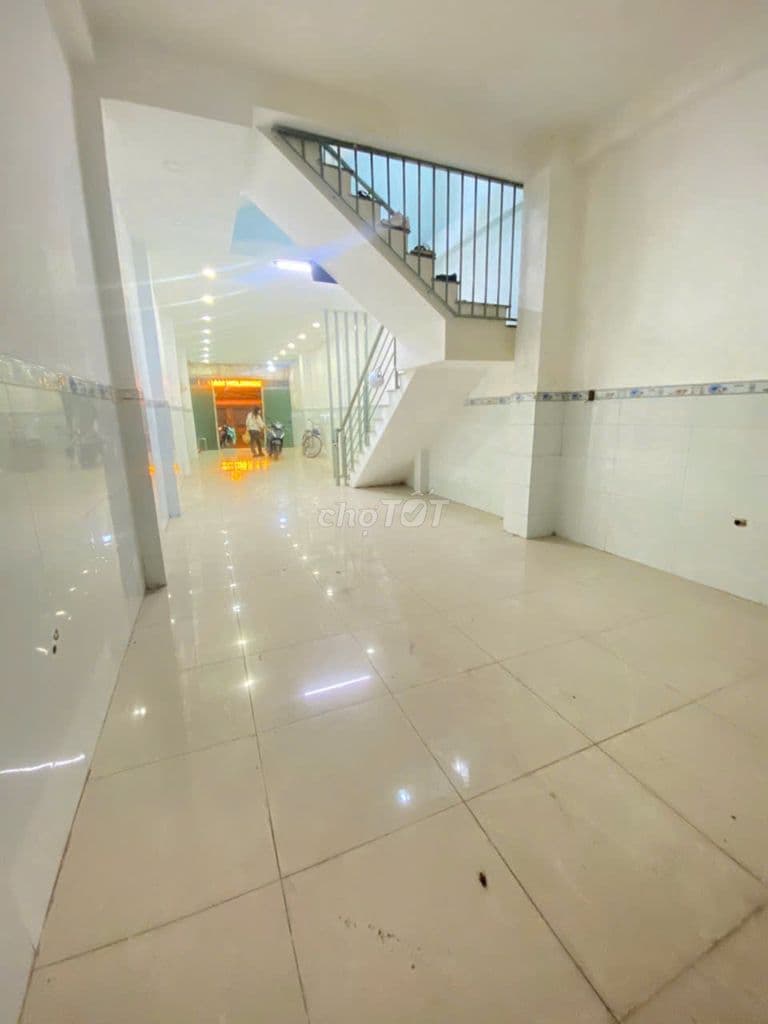 Mặt Tiền Tên Lửa - Ảnh 2