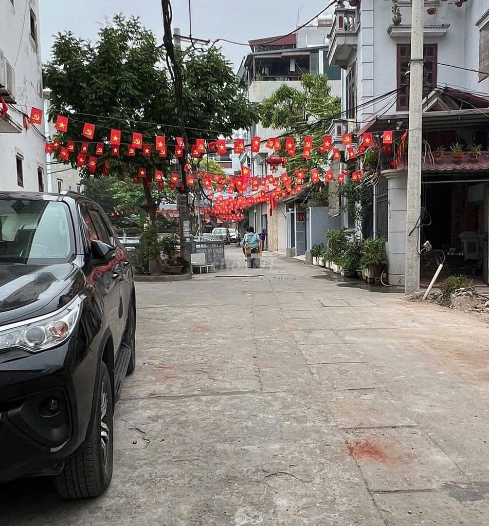 BÁN ĐẤT -THỤY PHƯƠNG - NGÕ THÔNG - Ô TÔ ĐỖ CỬA NHÀ - GẦN HỒ ĐIỀU HOÀ.