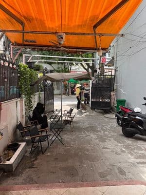 Cho thuê mặt bằng, có sân rộng. Khu đông đúc