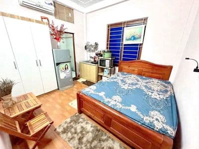 Cho thuê nhà mặt phố 242 Lĩnh Nam, gần Bách Kinh Xây