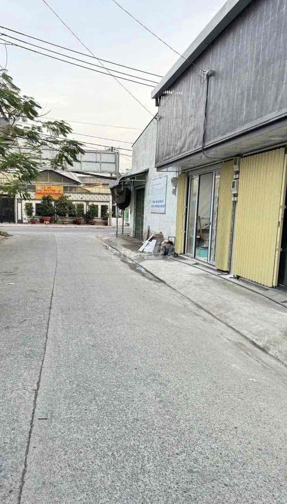 Nhà bán mặt tiền xe hơi lê văn lương nhà bè