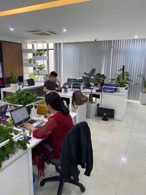 Tòa nhà văn phòng 5 tầng, thang máy, mặt phố Lý Sơn – Long Biên