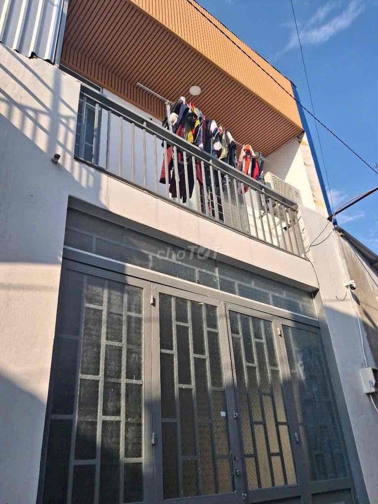 BÁN NHÀ MT HƠN 4m DÀI GẦN 12m, SHR NỞ HẬU ,KẾ BÊN KHU TÊN LỬA CHỈ HƠN