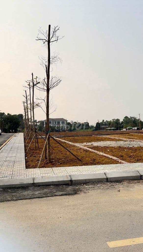 LÔ GÓC 2 MẶT TIỀN - TRỤC CHÍNH KINH DOANH - GIỮA ĐH QUỐC GIA & ĐH FPT