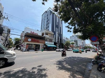 Cho thuê nhà 3 tầng mặt tiền Nguyễn Văn Thoại , ngang 5m , 120m2